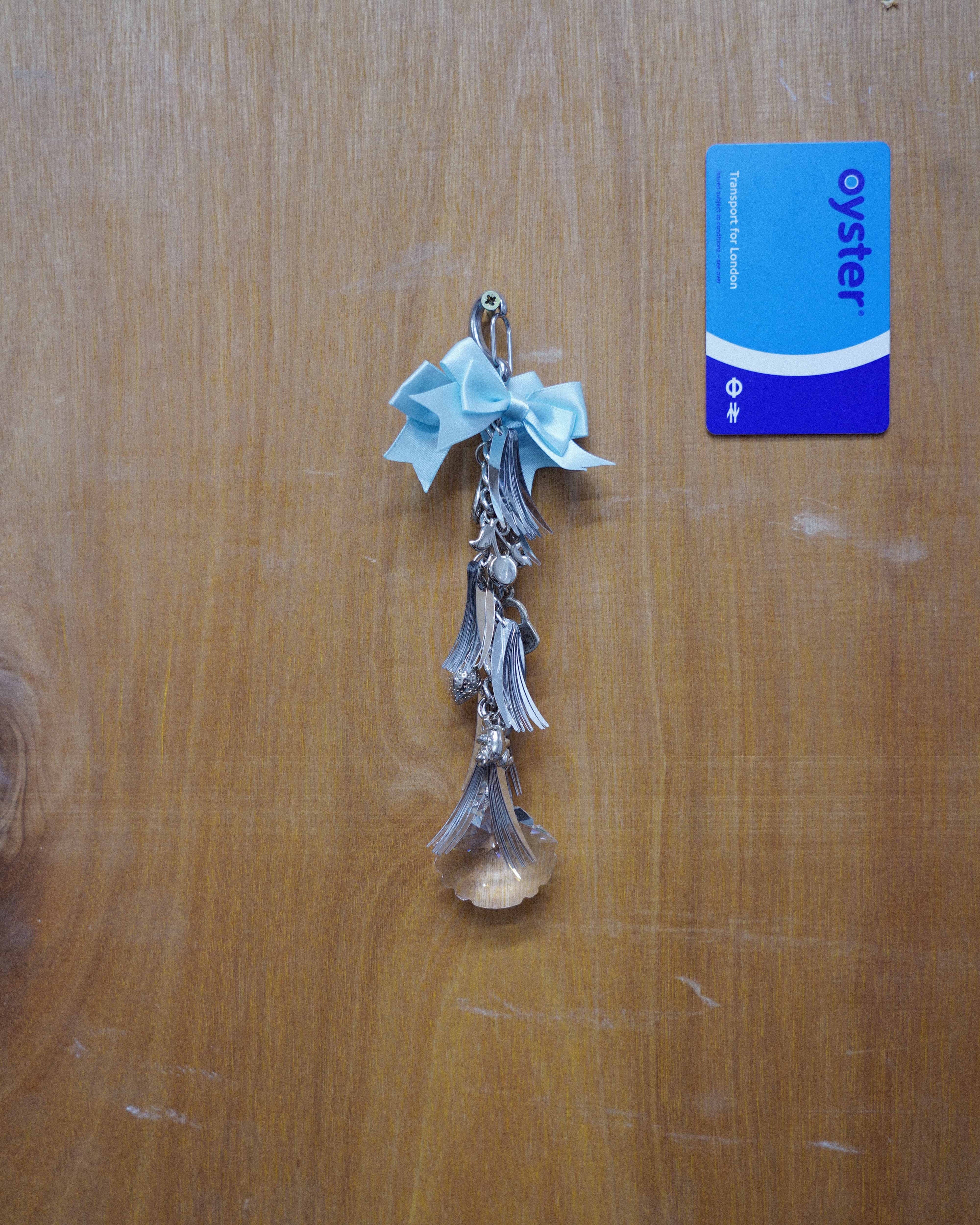 Antique Silver Metallic Feather Artisan Keychain 01