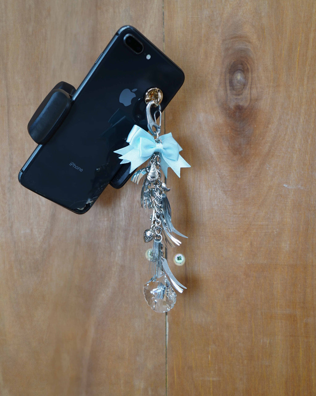 Antique Silver Metallic Feather Artisan Keychain 01