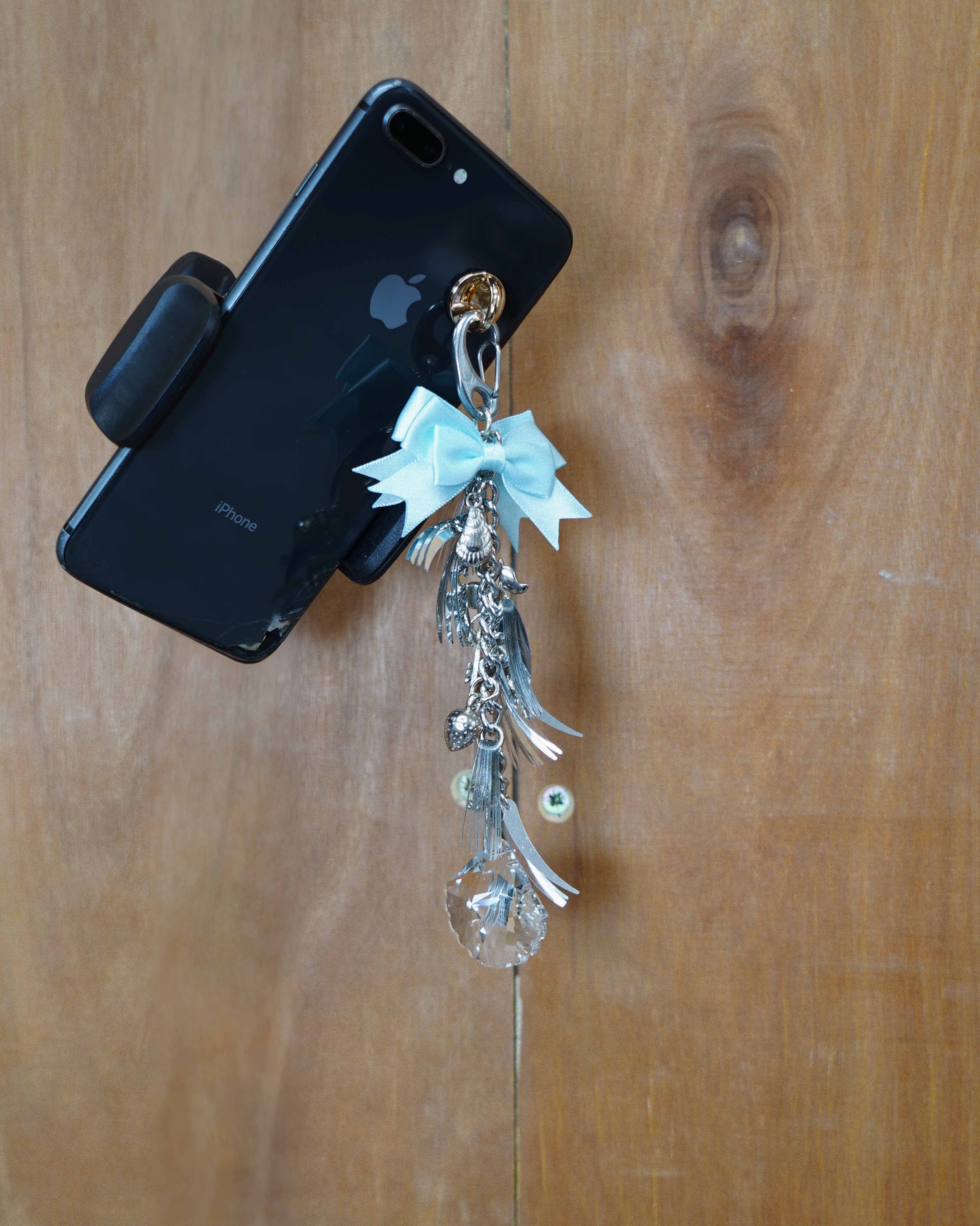 Antique Silver Metallic Feather Artisan Keychain 01