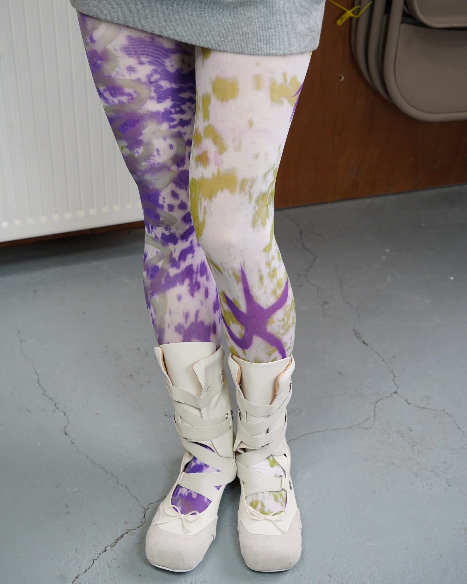 White Canvas Pollock Semi-sheer Printed Tights 01