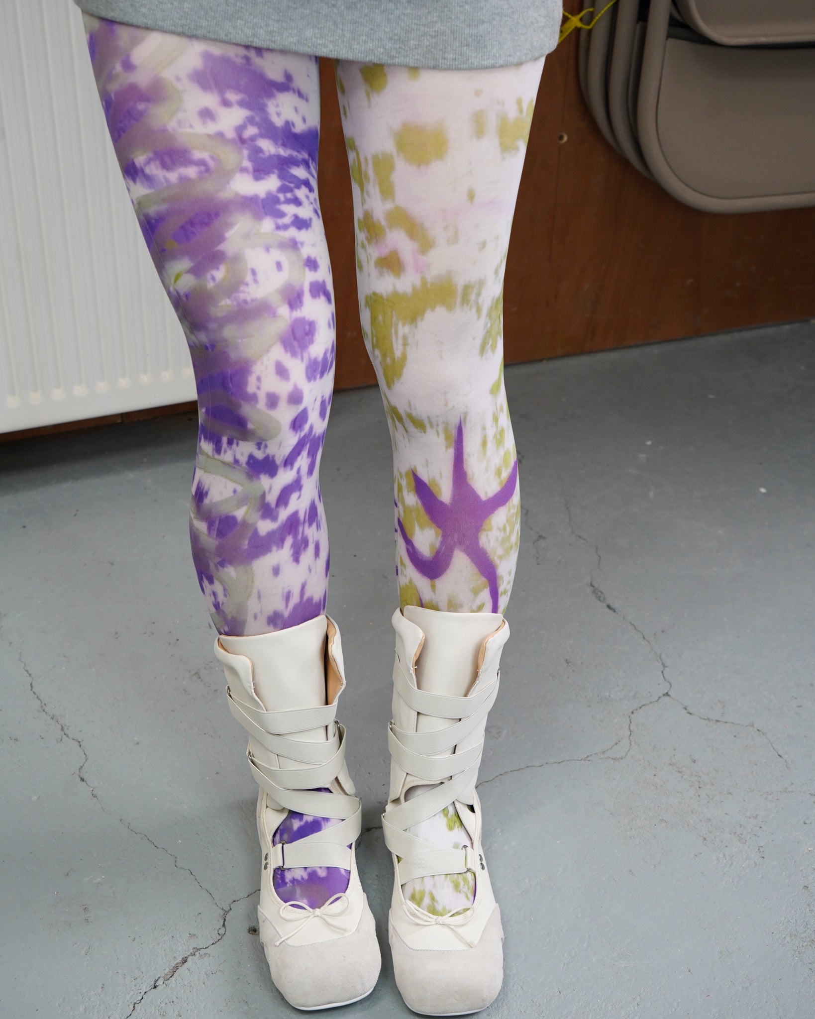 White Canvas Pollock Semi-sheer Printed Tights 01